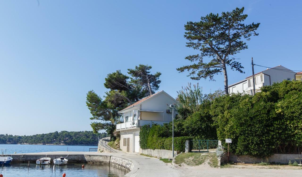 Apartments Maris Rab Town Exterior photo