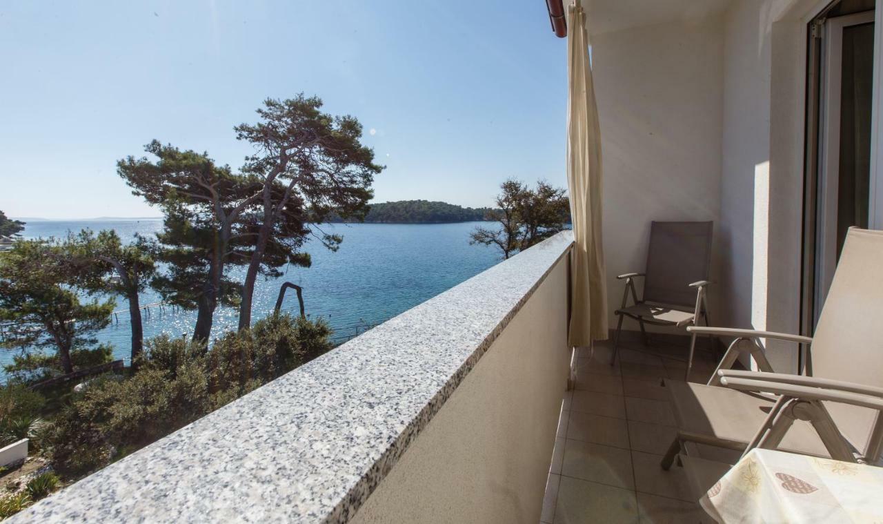Apartments Maris Rab Town Exterior photo